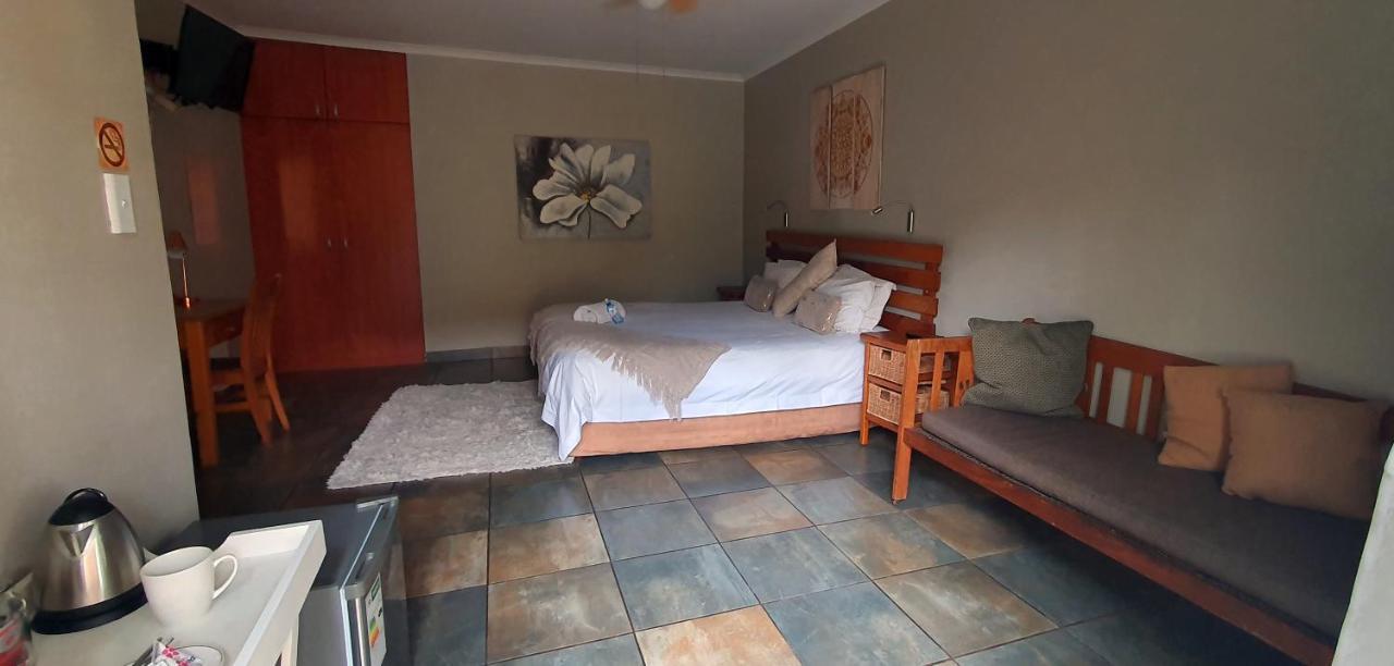 Aero Lodge Guest House Middelburg  Buitenkant foto